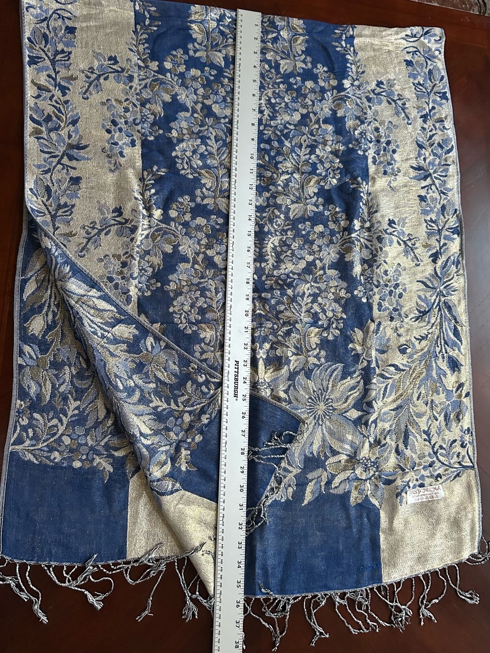 pashmina Navy and Gold Floral Jacquard Scarf 55% pashimina 45% silk - Picture 3 of 4